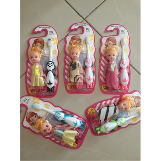 Bàn Chải Đánh Răng Cho Bé Tặng Búp Bê