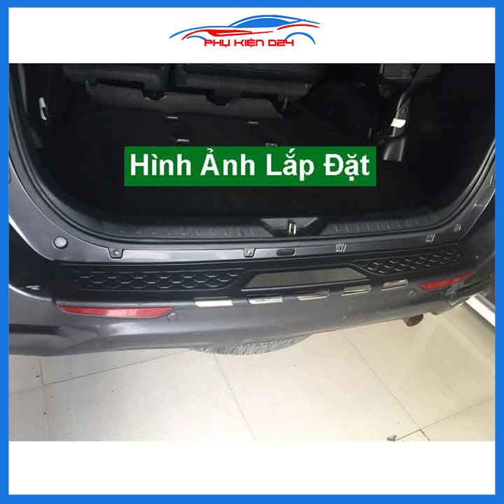 Ốp chống trầy cốp ngoài nhựa đen Fortuner 2009-2010-2011-2012-2013-2014-2015 phản quang trang trí bảo vệ xe