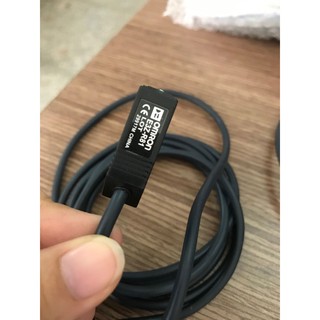 Cảm biến quang Omron E3Z-R81 2M