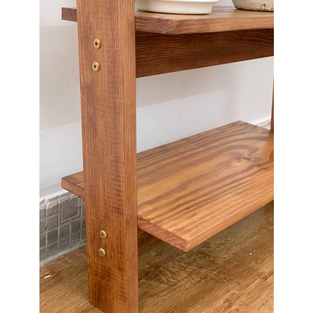 Kệ gỗ đứng trang trí vintage, kệ dựng tường gồm hai tầng để giày/cây cảnh, có thanh móc đồ tiện dụng
