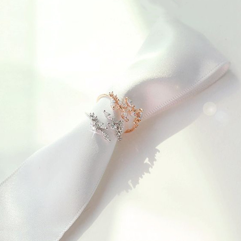 Nhẫn mặt hình lá ô liu đính kim cương giả thời trang cho nữ