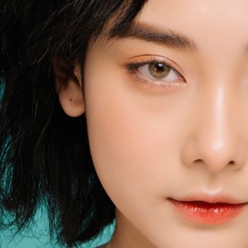 Kính áp tròng Singal Gray ONNEEYES dòng lens cận sử dụng 6 tháng màu xanh rêu pha tông nâu giãn tròng to G.dia 13.1mm