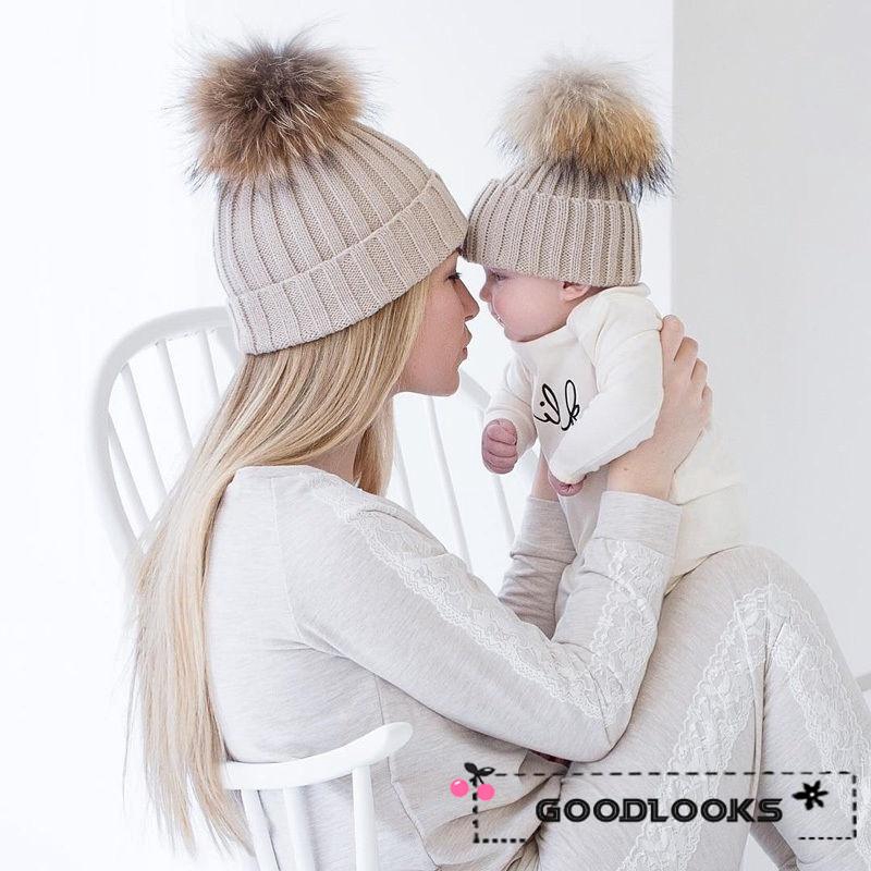Bộ 2 Mũ Len Đính Quả Bông Lông Xinh Xắn Cho Mẹ Và Bé