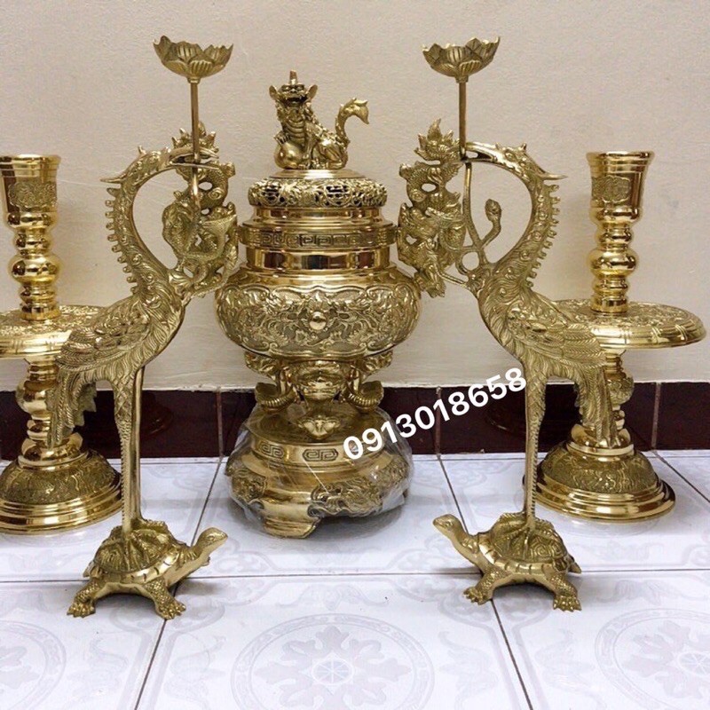 Bộ đỉnh thờ lư thờ bằng đồng nguyên chất cao 50cm màu vàng ánh kim đỉnh hạc nến tam sự ngũ sự.