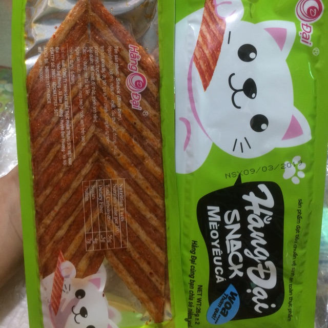 Snack mèo yêu cá