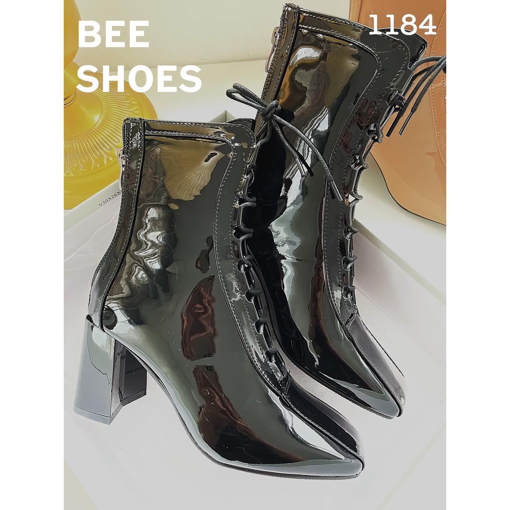 BEESHOES - BOOT NỮ MŨI VUÔNG ĐAN DÂY GÓT TRỤ CỔ CAO - BỐT NỮ MŨI VUÔNG GÓT TRỤ CAO 7 PHÂN SẴN MÀU ĐEN - KEM 201184