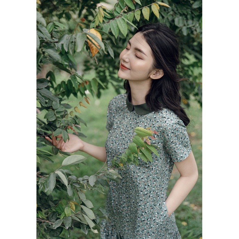 Váy hoa đuôi cá rêu phối cổ Lá in hoa