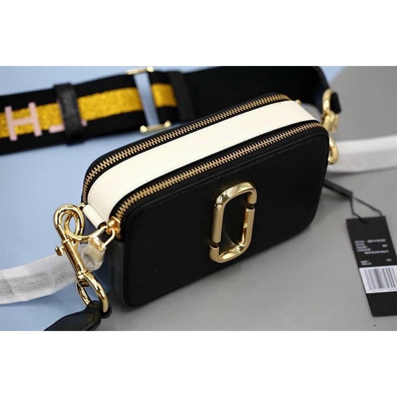 TNS-Túi đeo chéo dáng hộp 2 ngăn dây đeo bản to cá tính Marcie-đen dây vàng kim tuyến