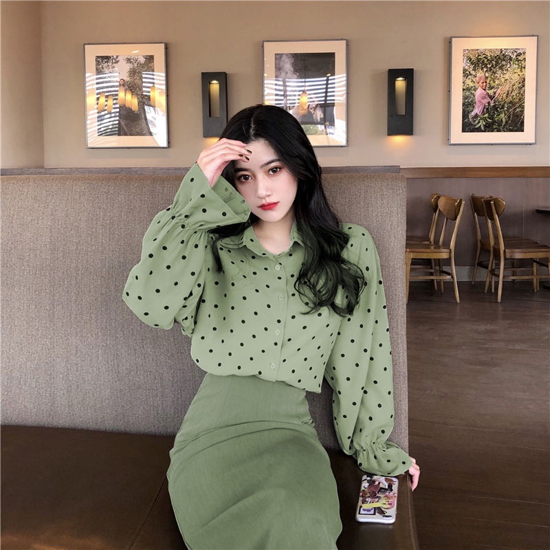 Bộ áo sơ mi chấm bi + chân váy lưng cao xẻ tà thời trang retro phong cách Pháp cho nữ