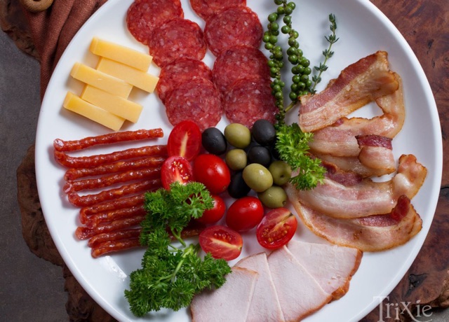 Salami hun khói - Salami bò  hàng nội địa Nga . Món ăn truyền thống của nga . Trọng lượng 500g