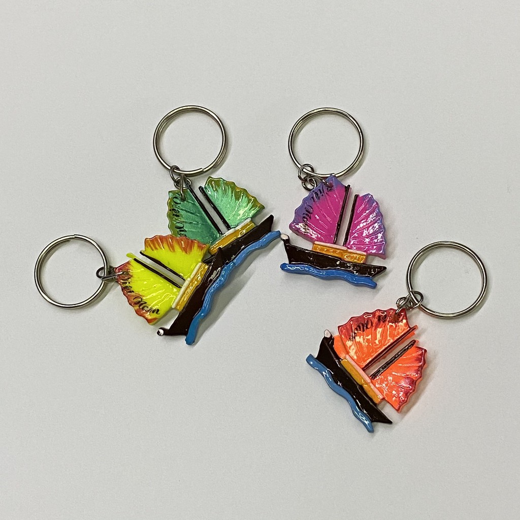 Vỉ 10 cái móc khóa mô hình thuyền buồm Vịnh Hạ Long - 4cm