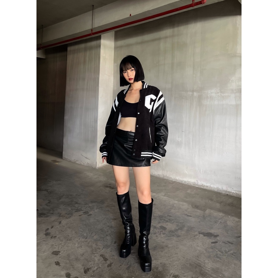 Áo khóac form rộng nhung tăm phối tay da jacket varsity v19 Gonz - màu đen