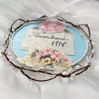 Vòng hoa tầm xuân dây đá