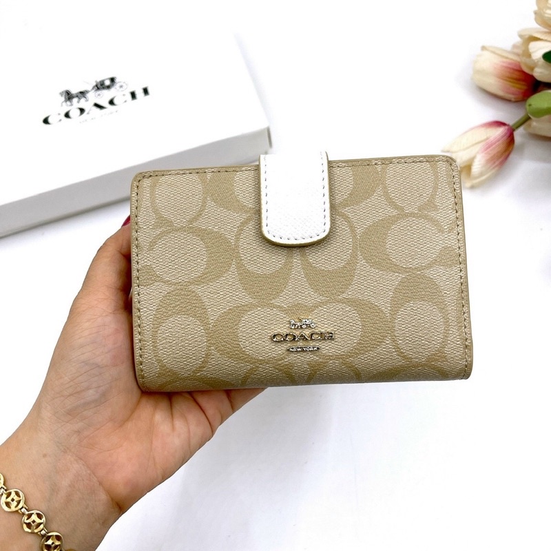Ví Coach khoá cài Coach siêu đẹp, da thật pha canvas, nhiều ngăn thẻ tiện dụng