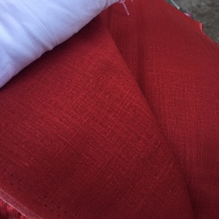 Vải linen tưng gân màu đỏ đô.