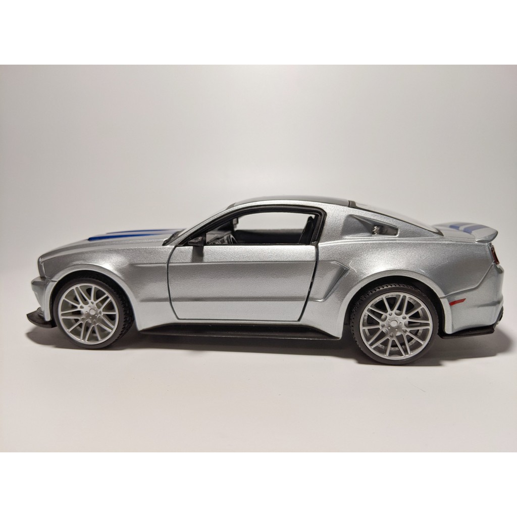 Xe mô hình Ford Mustang Street Racer - Tỉ lệ 1:24 - Maisto II 🎁 TẶNG BIỂN SỐ