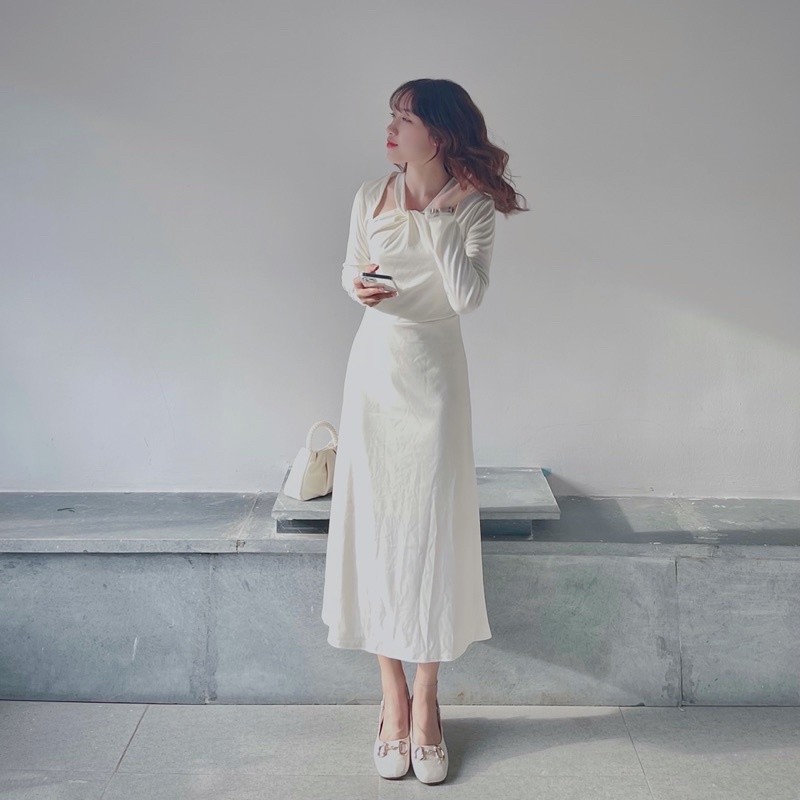 [ORDER] VÁY DÀI ĐEN/TRẮNG CỔ YẾM ( Ảnh feedback phía sau )
