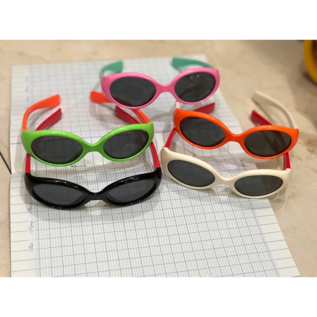 Mắt kiếng cho bé