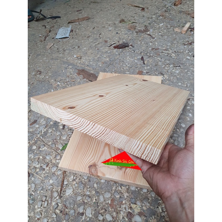 Tấm gỗ thông dày 3cm, rộng 24cm, dài 50cm dùng làm kệ âm tường, xích đu, bậc cầu thang, trang trí, làm mặt bàn,mặt ghế
