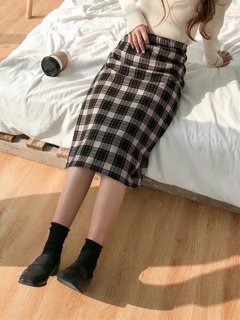 Chân váy kẻ caro bút chì