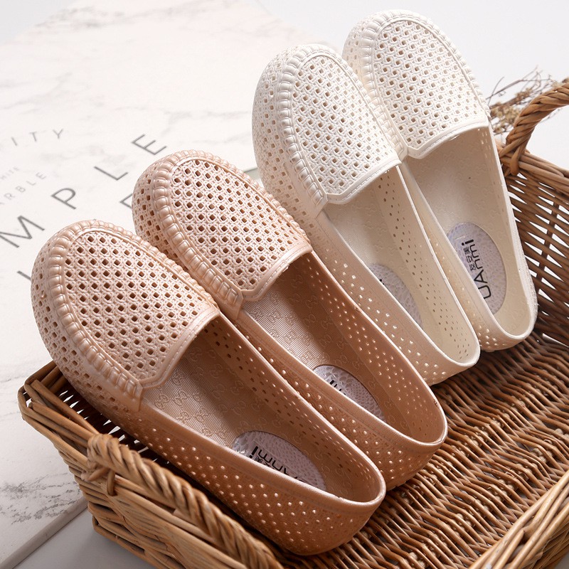 Giày Slipon Nữ Thời Trang Chất Da Có Lỗ Thoáng Mát Dễ Xỏ Tiện Lợi Đơn Giản