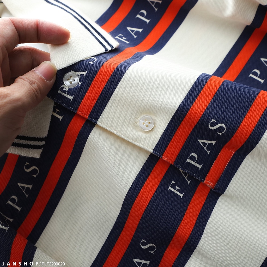 Áo Polo chất vải cotton 4 chiều mềm mịn và co giãn, form regular fit ôm nhẹ thoả mái, phối theo tông màu kem cùng 2 sắc