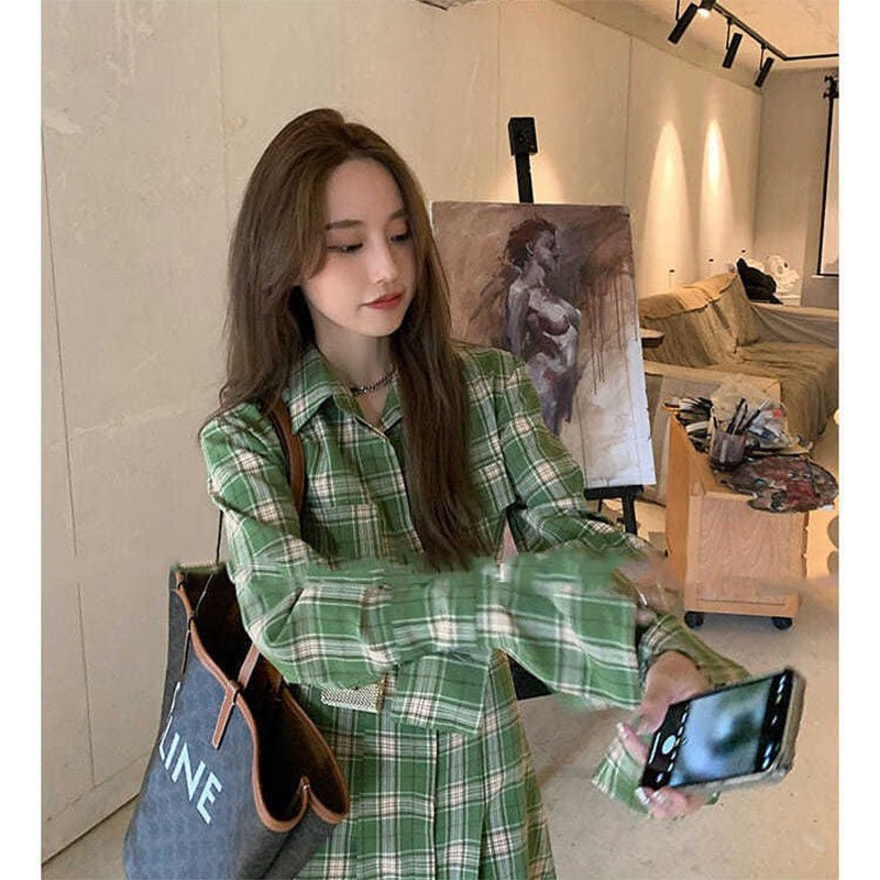 Đầm Sơ Mi Tay Dài Họa Tiết Sọc Caro Màu Xanh Lá Thời Trang Xuân Thu Phong Cách Mới Cho Nữ Dễ Phối Đồ