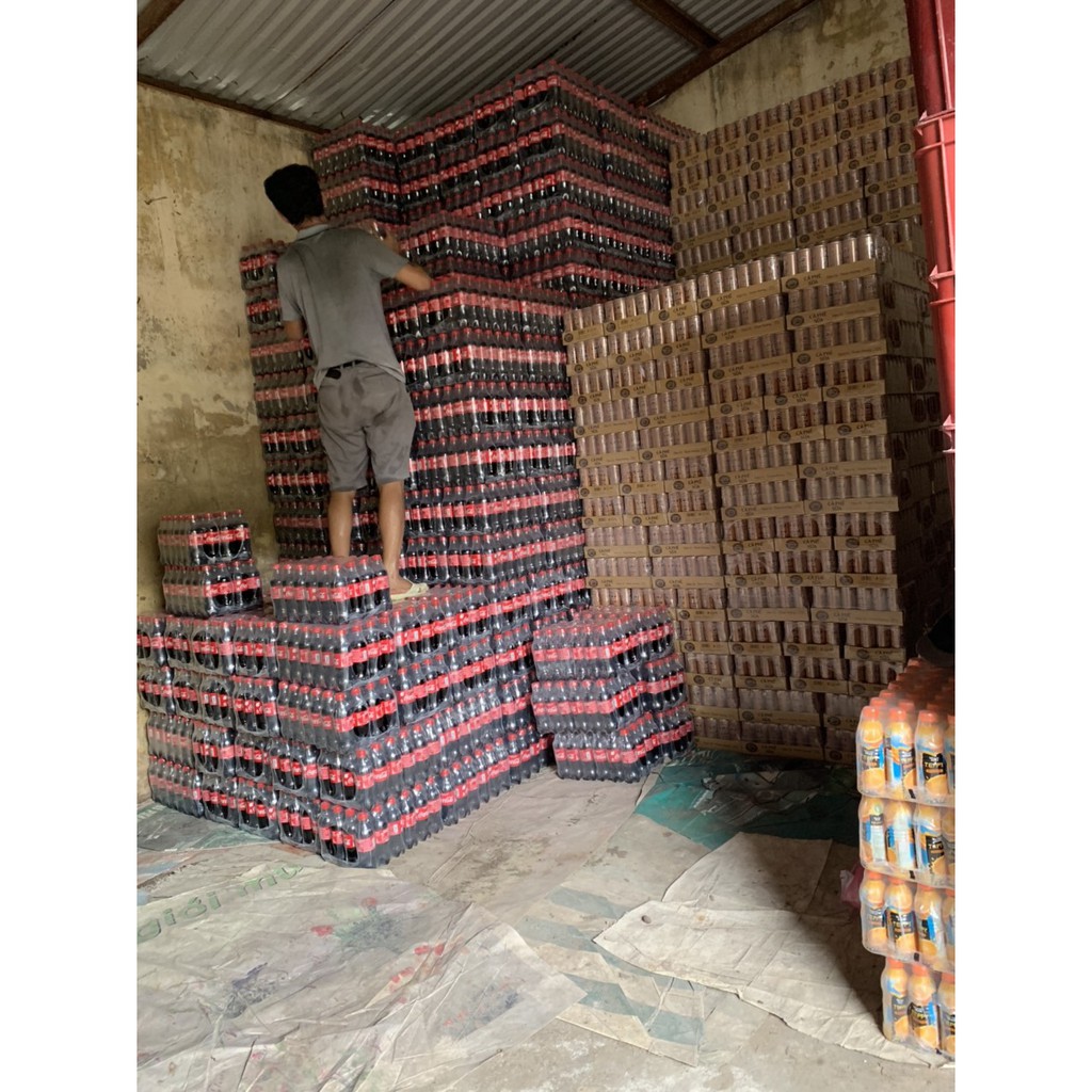 Thùng nước ngọt lon có gas đủ loại hãng Cocacola , Pepsi
