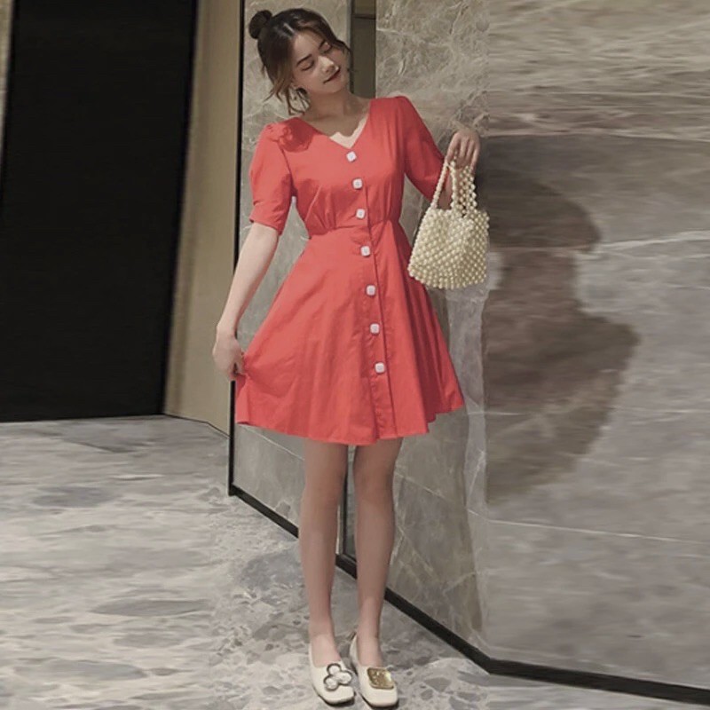Váy nữ đẹp ✅QUẢNG CHÂU✅đầm nữ xoè cổ V nhẹ nhàng nữ tính phối khuy trắng, hàng taobao có sẵn | BigBuy360 - bigbuy360.vn