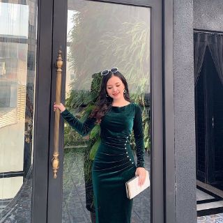 Váy nhung nhún eo đính ngọc
