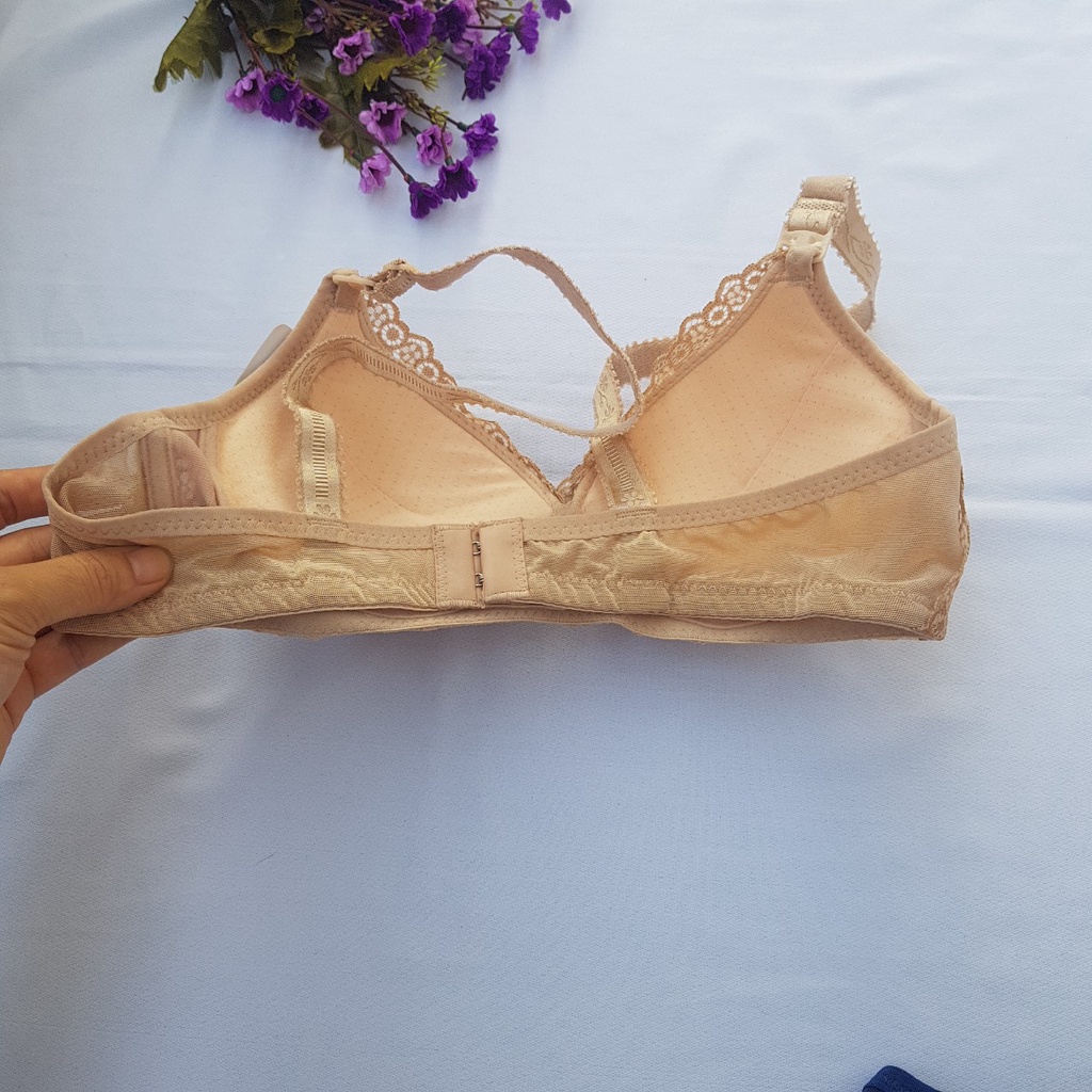 Áo lót không gọng dày vừa, áo mềm ôm ngực D177