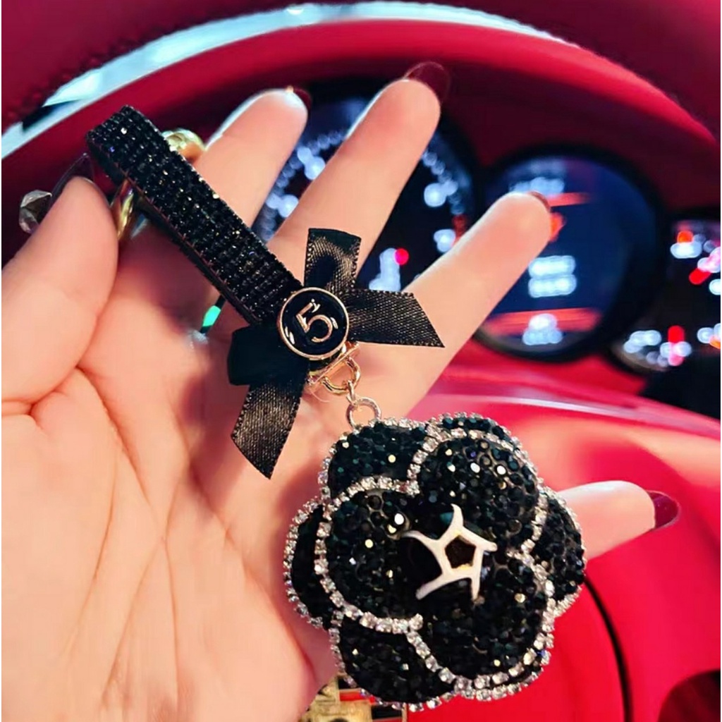 Trang Trí Ô Tô Móc Khóa Xe Hơi Đính Đá Hình Hoa Trà Cao Cấp