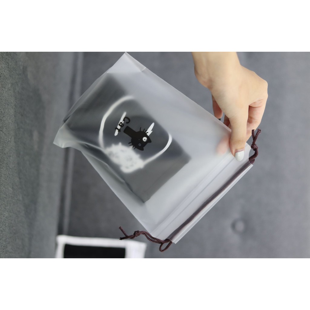 Ví ngắn Bernice Iconic màu Đen SS2 (Wallet Bernice Iconic SS2 - Black) | BigBuy360 - bigbuy360.vn