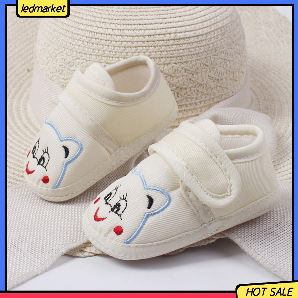 Giày Em Bé Hình Con Gấu Dễ Thương Đế Chống Trượt