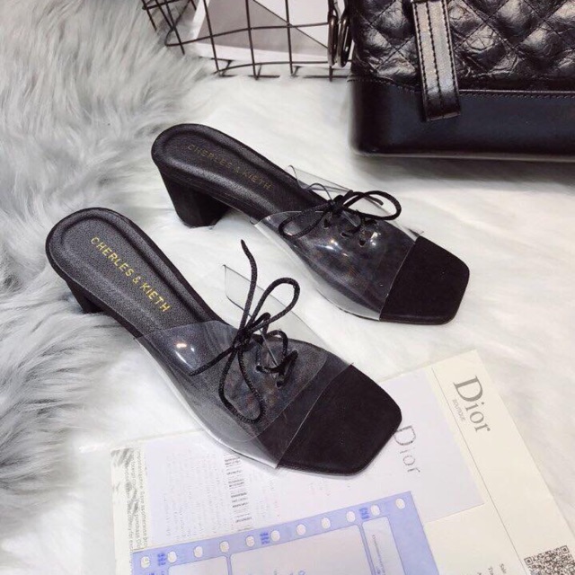 Guốc mica buộc dây