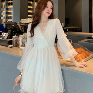 [Hàng oder] Váy voan trắng cổ chữ V đính hoa