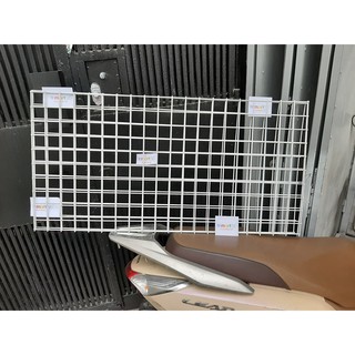 Lưới sắt 50 x 100 ô mắt 5cm dày 3.5li mầu trắng bóng, dùng trang trí và treo phụ kiện shop