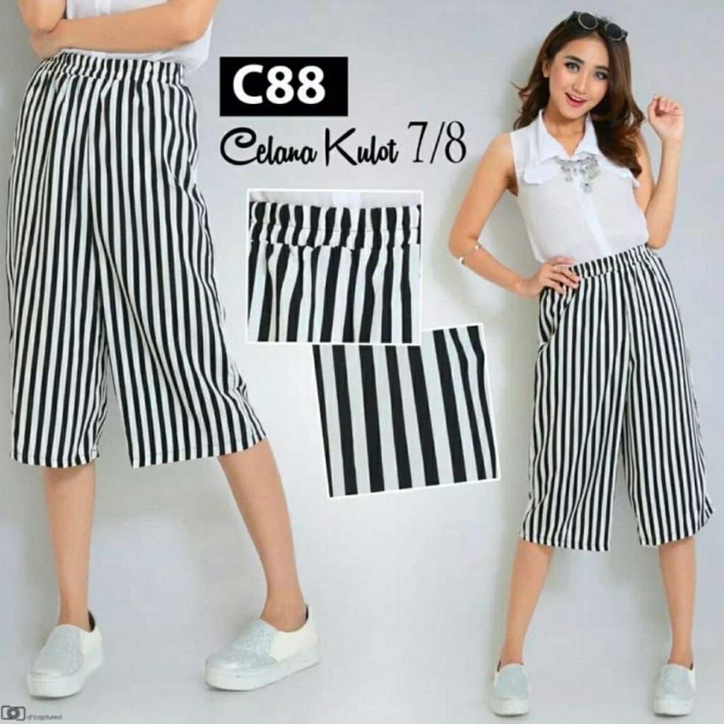 Quần Culottes Ngắn Kẻ Sọc Trắng Đen 3 / 4