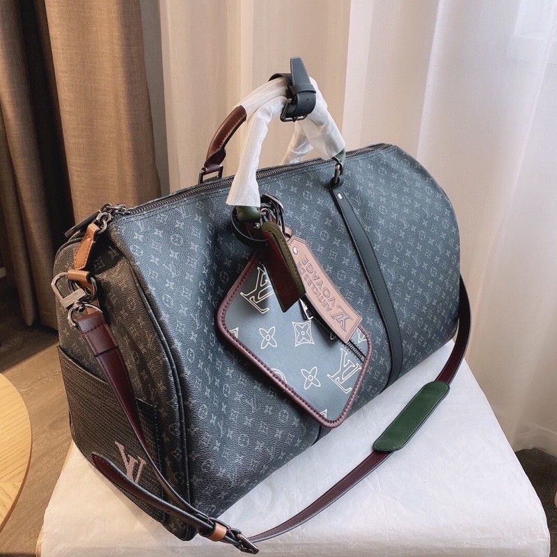 túi xách tay đựng quần áo có dây đeo vai tháo rời tuỳ chỉnh kèm ví bóp nhỏ louis vuitton LV