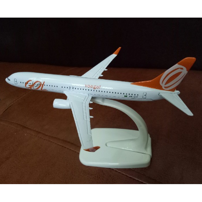 Máy bay mô hình Gol B737-800 16cm