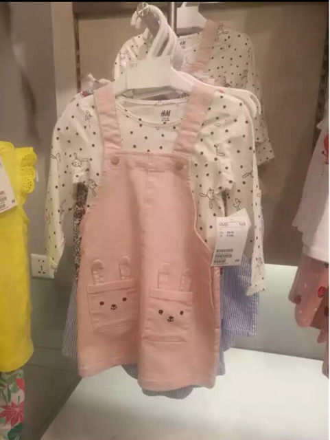 Set yếm kèm áo bé gái HM