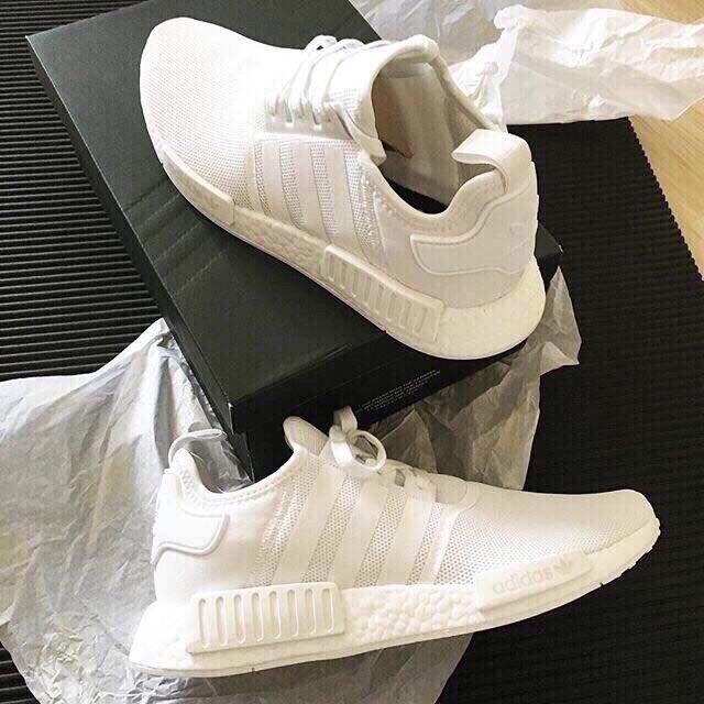 Giày Adidas NMD R1 trắng thời trang sành điệu năng động