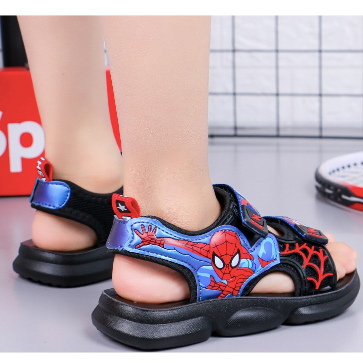Giày sandal siêu nhân nhện bé trai quai ngang ánh xanh từ 3-12 tuổi
