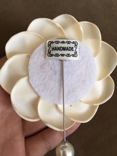 Hoa hồng lụa cài áo handmade