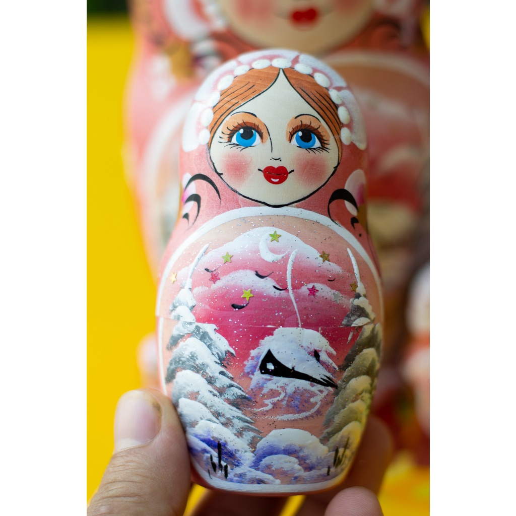 BỘ BÚP BÊ NGA MATRYOSHKA 7 LỚP 21CM PHONG CẢNH MÙA ĐÔNGin MÀU HỒNG QUÀ LƯU NIỆM NGA CỰC ĐẸP