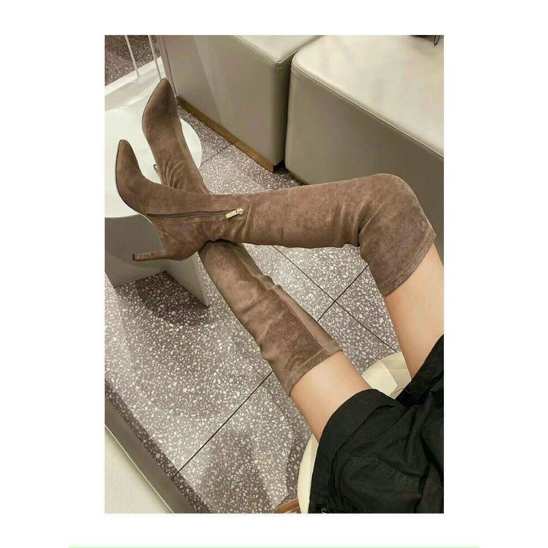 Boots nỉ đùi da lộn JimmyChooo mũi nhọn gót dẹt đen, ghi có cả size 39 (chat trước check size)