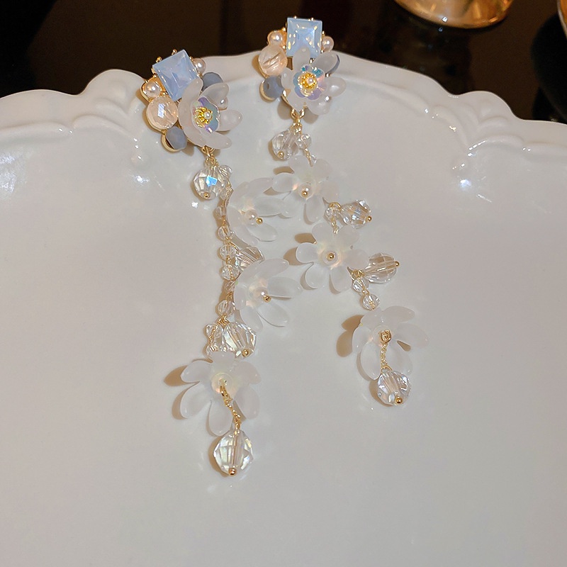 Bông Tai Bạc Hình Hoa Đính Ngọc Trai Phối Tua Rua Xinh Xắn Thời Trang