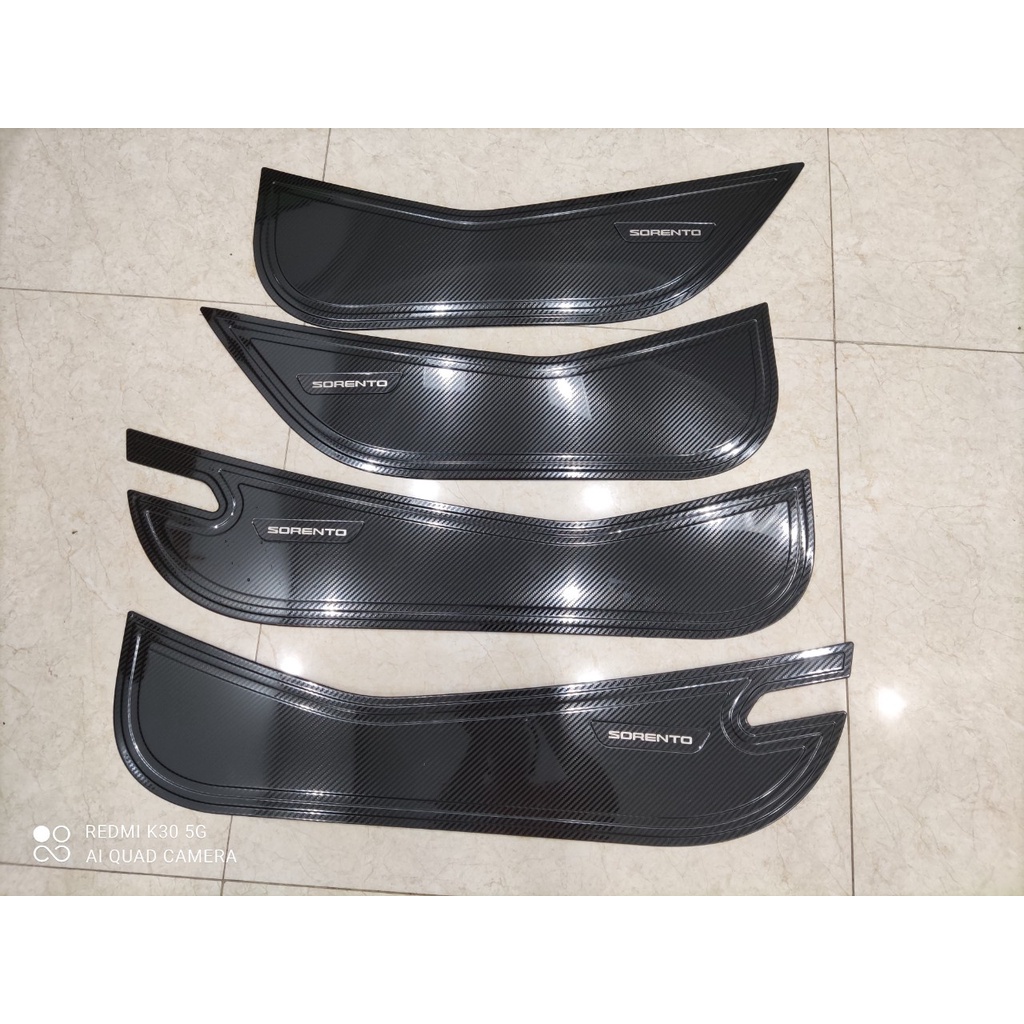Ốp Tapli cánh cửa xe Kia Sorento 2021 Mẫu Cacbon - Bộ 4 Ốp có tặng kèm thêm keo dính