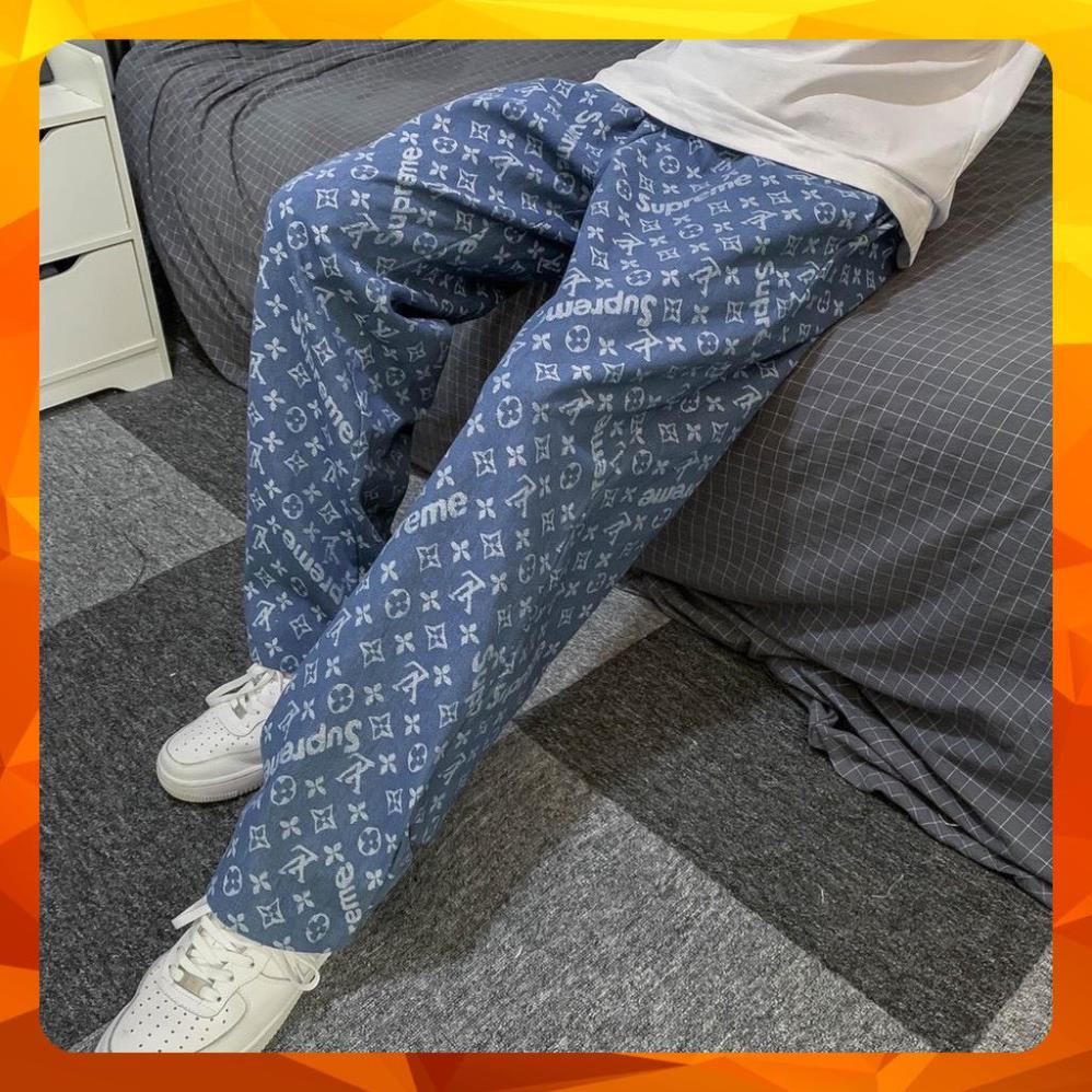 Quần Jean Nam Baggy Ống Suông Dáng Rộng In Họa Tiết LV SPO Vải Jeans Bò Cao Cấp Hàn Quốc (Active Men) New