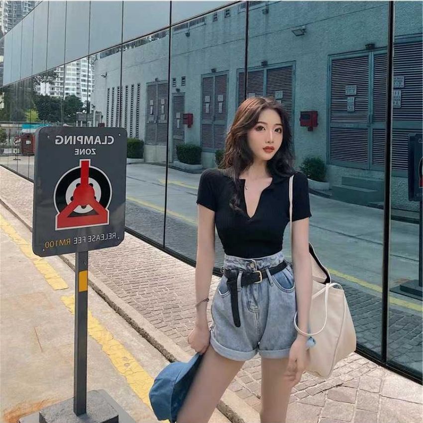 Áo len gân cổ bẻ nữ xẻ ngực hàn quốc ulzzang thời trang Fmstyle Saigon 21ALU06A962101 | BigBuy360 - bigbuy360.vn